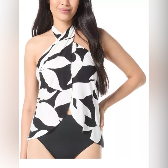 NWT Vince Camuto
Women's Printed Crossover Tankini Top size Medium - Picture 1 of 3